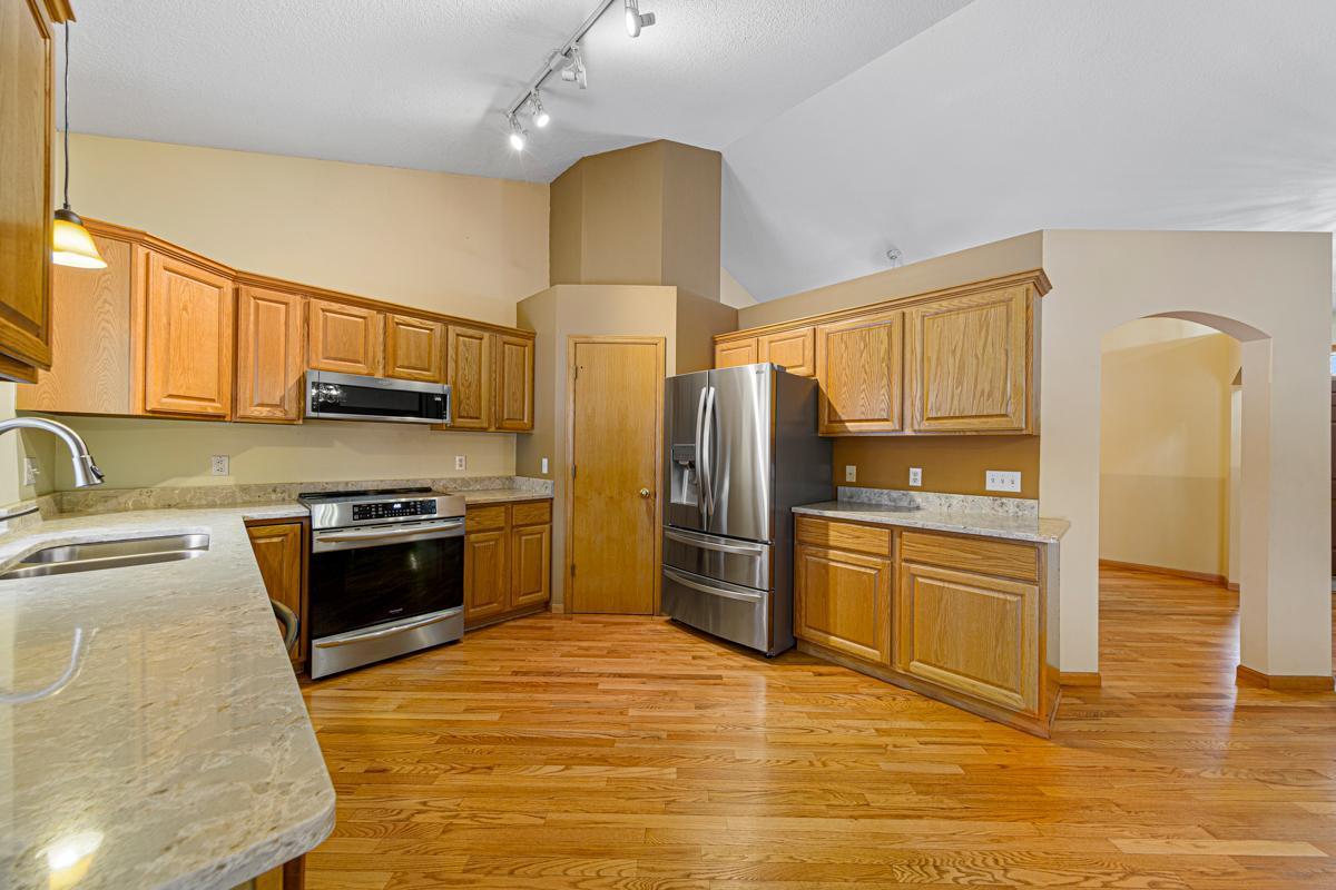 1221 Cuylle Bay, Faribault, Minnesota image 15