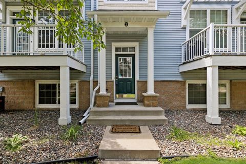 Townhouse For Sale - 1679 Village Trail<br/> Ramsey County, Saint Paul, MN 55109