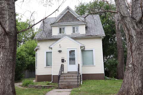 Homes For Sale - 414 12th Street<br/> Fargo, ND 58102