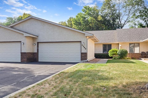 Townhouse For Sale - 1685 6th Avenue<br/> Shakopee, MN 55379
