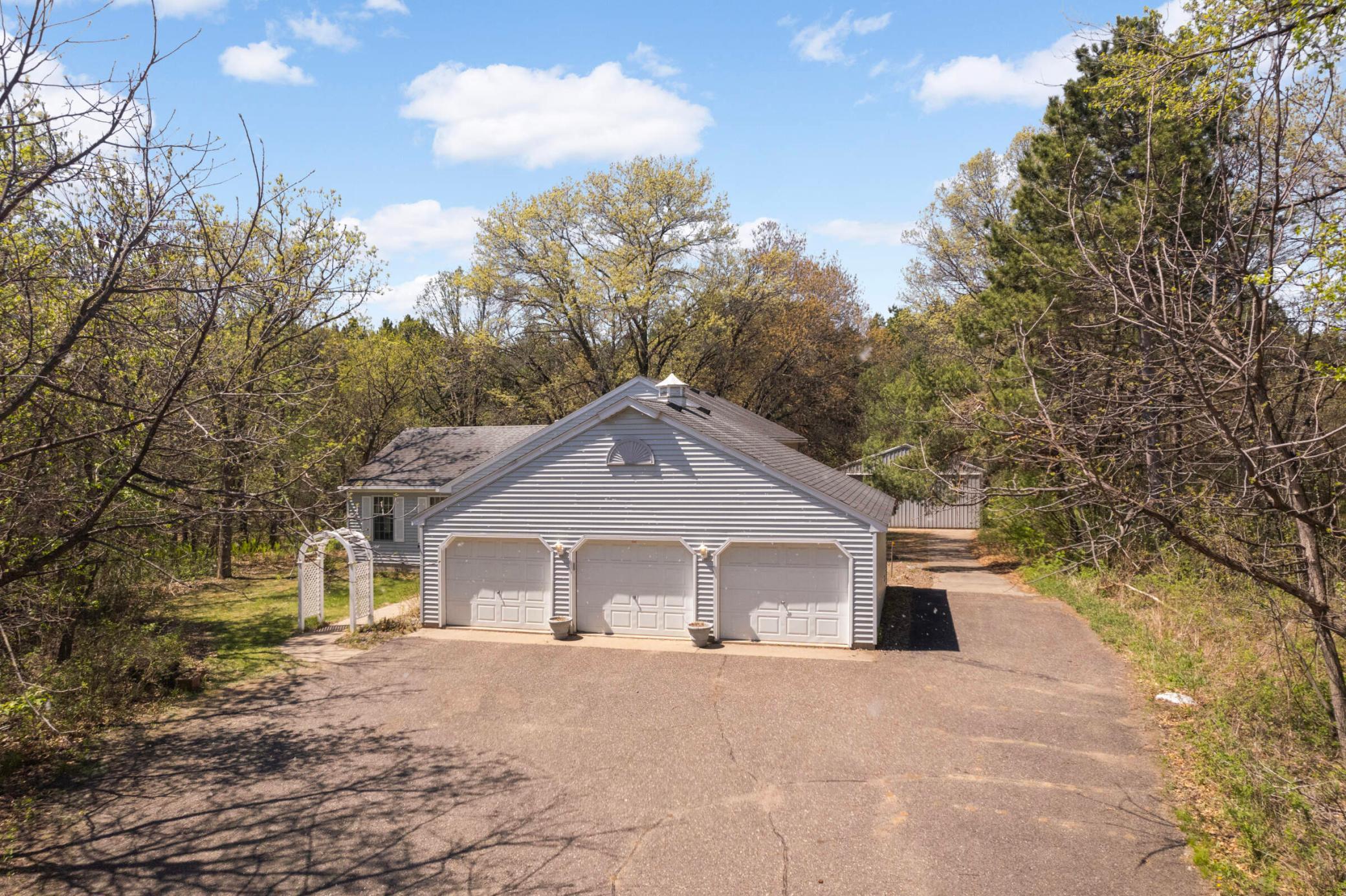 21064 Eveleth Street, Cedar, Minnesota image 1