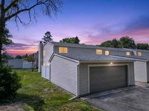 Townhouse For Sale - 7640 Hampshire Avenue<br/> Brooklyn Park, MN 55428
