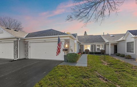 Townhouse For Sale - 7556 Ojibway Park Bay<br/> Washington County, Woodbury, MN 55125