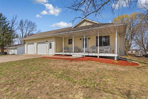 Homes For Sale - 526 Beaver Street<br/> Belle Plaine, MN 56011