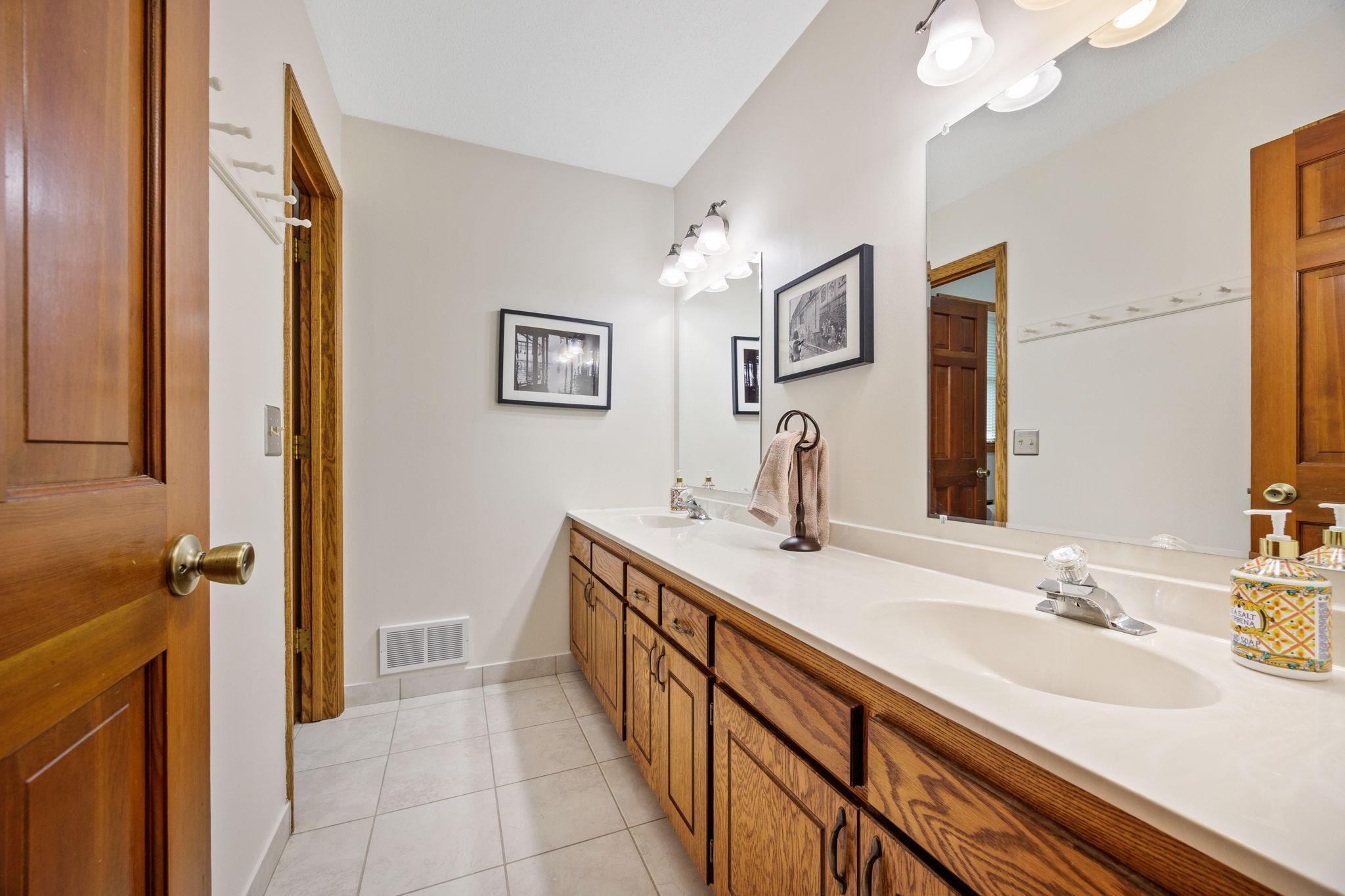 4545 Terraceview Lane, Plymouth, Minnesota image 20