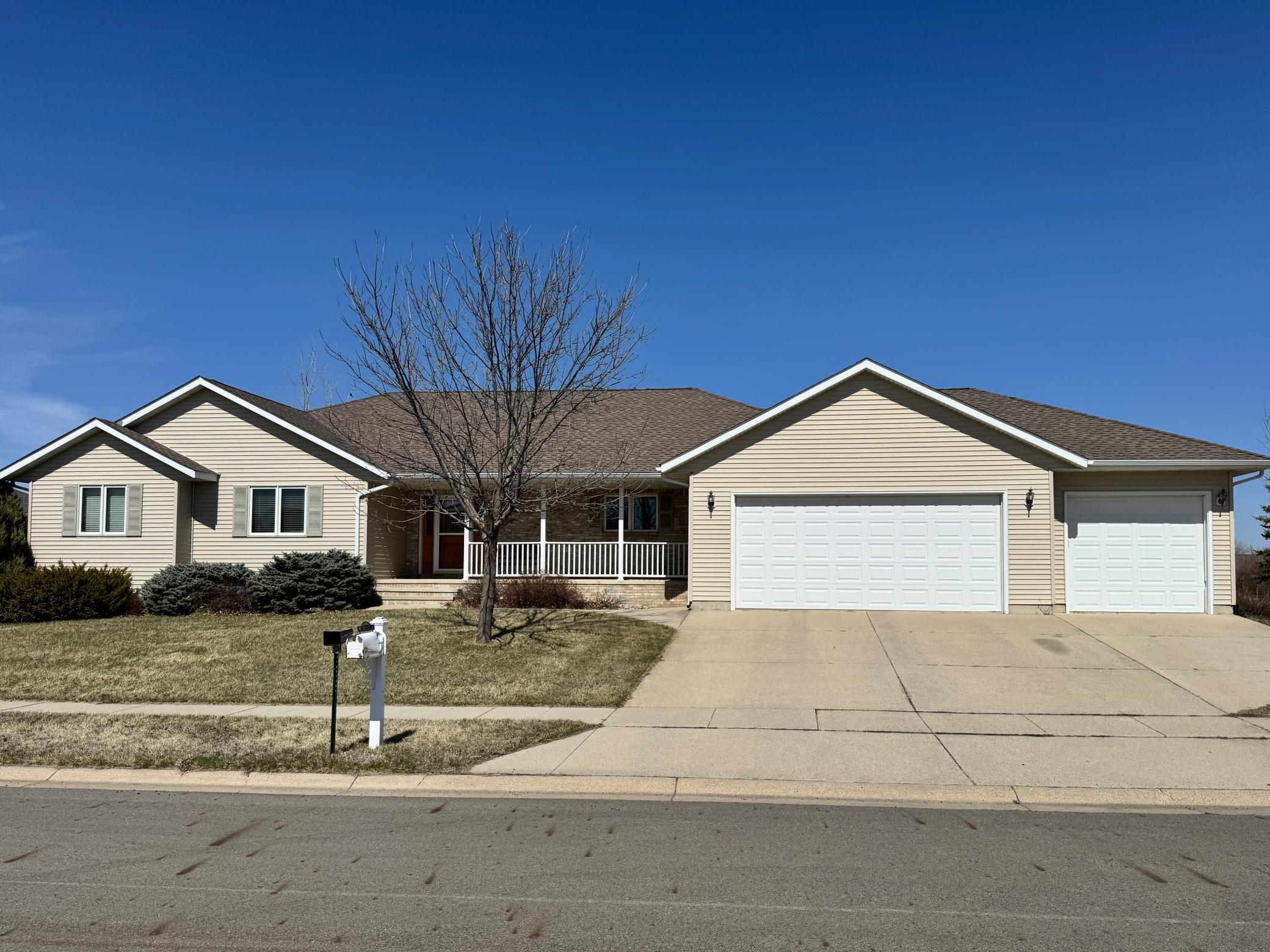 610 Mercedes Drive, Marshall, Minnesota image 2