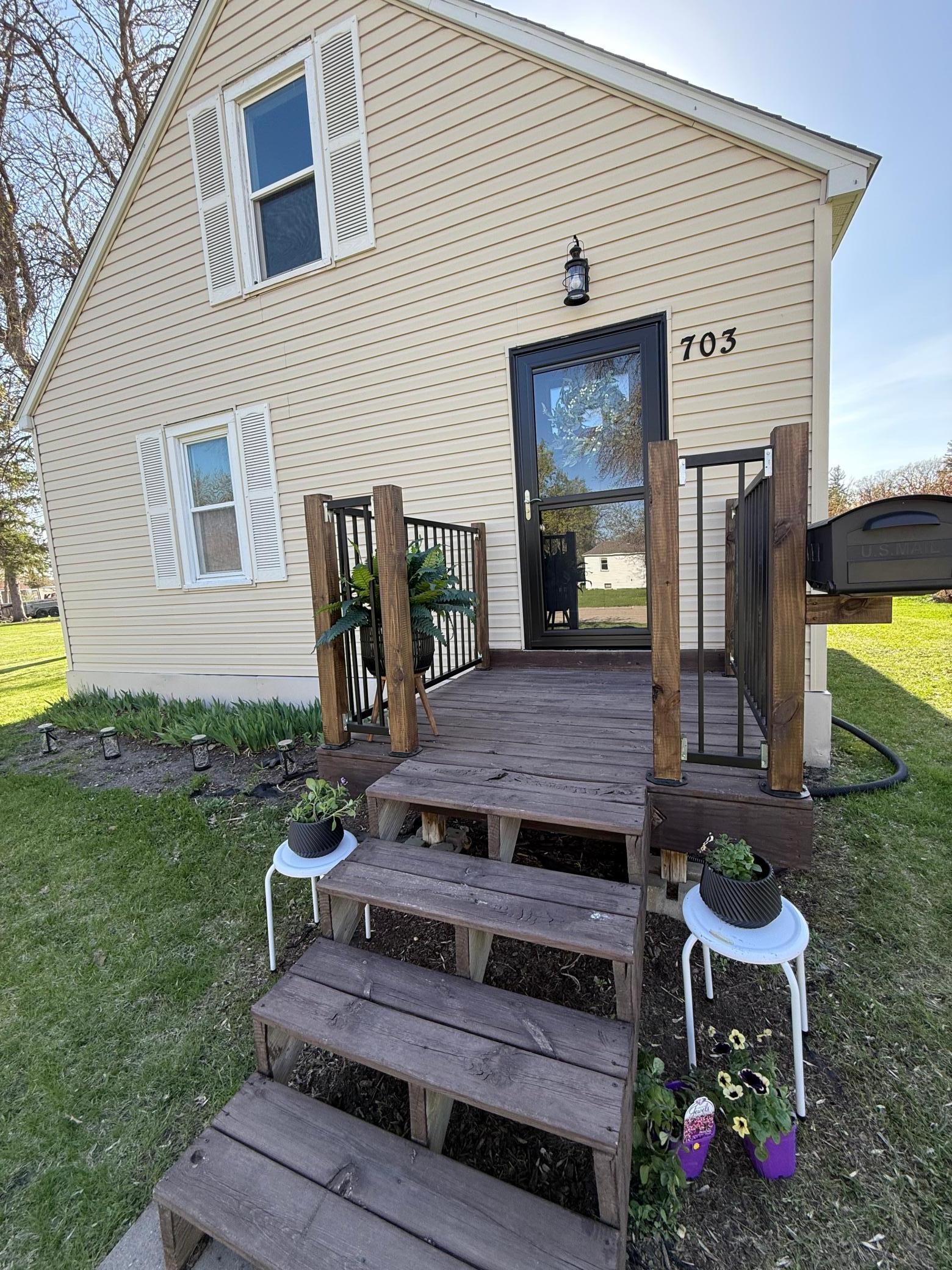 703 Markley Avenue, Thief River Falls, Minnesota image 1