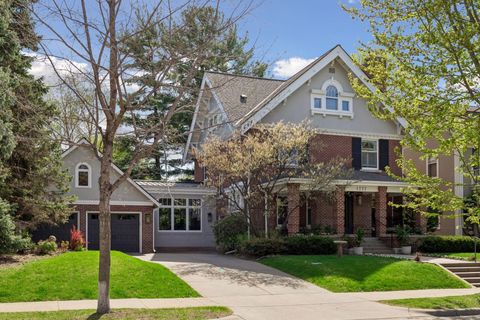 Homes For Sale - 1777 Knox Avenue<br/> Minneapolis, MN 55403