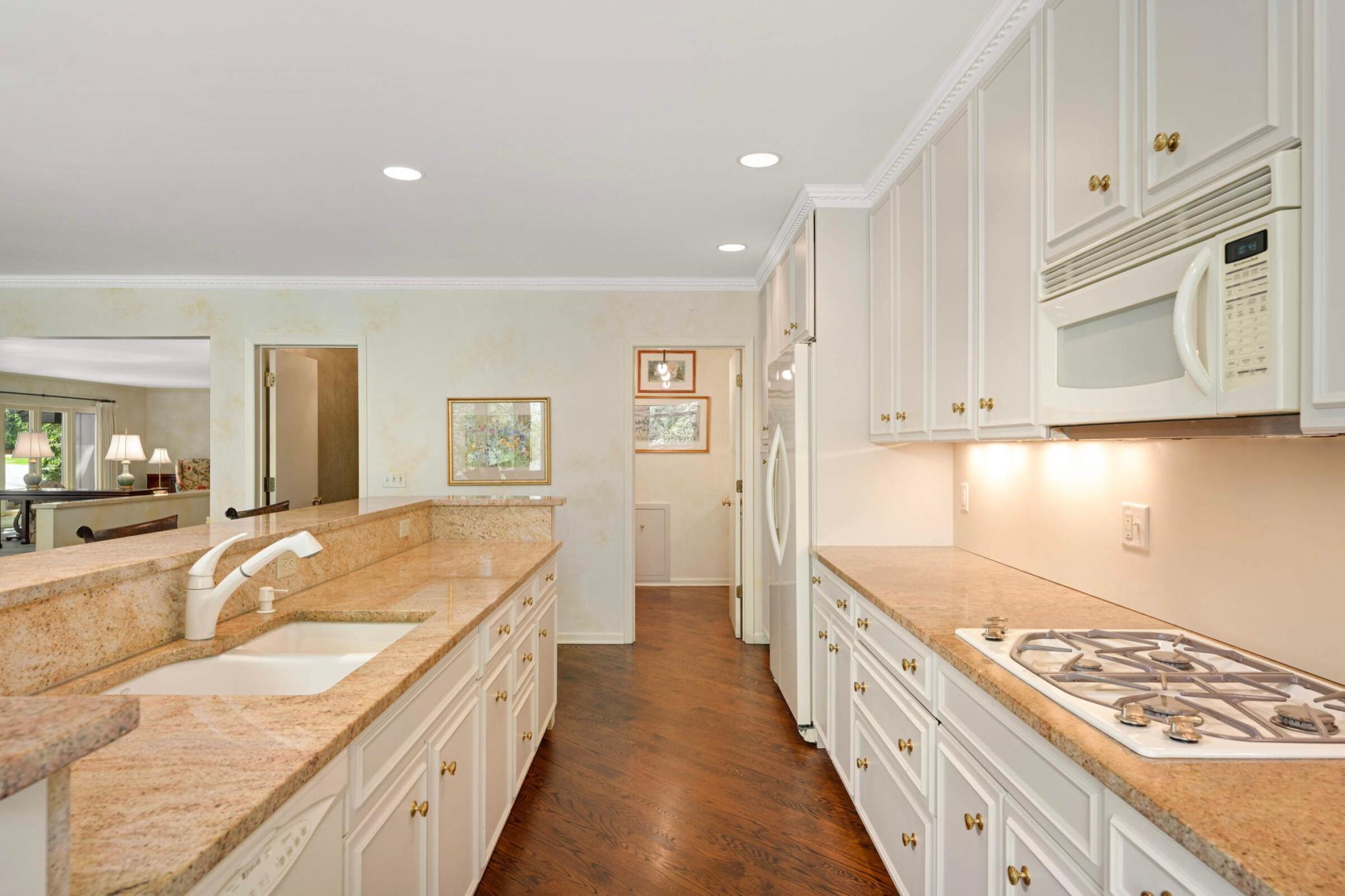 926 S Highview Circle, Mendota Heights, Minnesota image 3