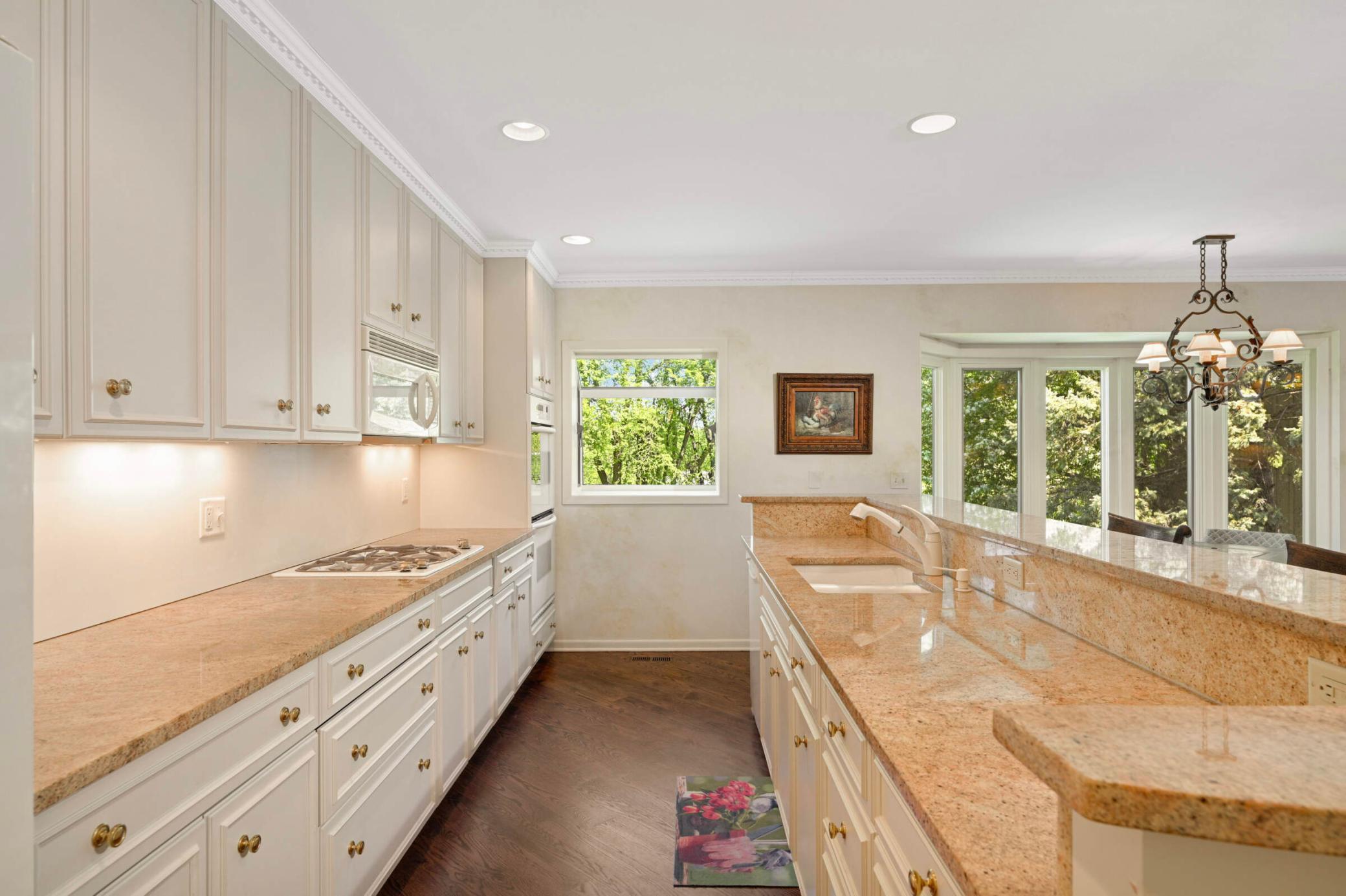 926 S Highview Circle, Mendota Heights, Minnesota image 2