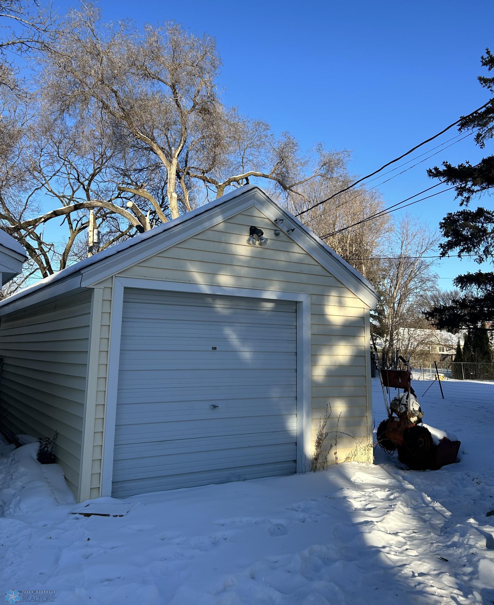 1025 12th Street, Moorhead, Minnesota image 3