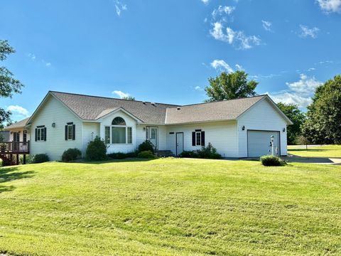 Homes For Sale - 115 Burr Oak Road<br/> Redwood Falls, MN 56283
