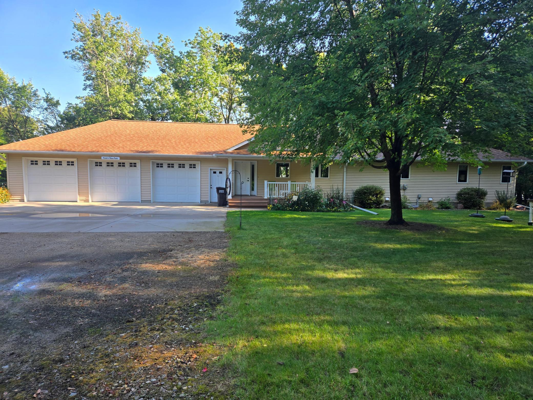 64562 270th Street, Alden, Minnesota image 1