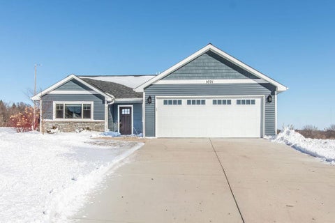 Homes For Sale - 1601 18th Avenue<br/> Willmar, MN 56201