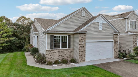Townhouse For Sale - 218 River Woods Drive<br/> Saint Paul Park, MN 55071