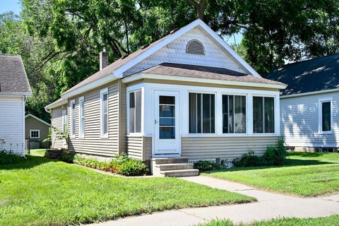Homes For Sale - 617 W Howard Street<br/> Winona County, Winona, MN 55987