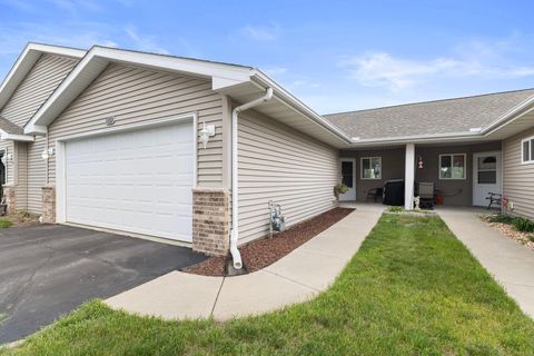 Homes For Sale - 611 Danielson Court<br/> Maple Lake, MN 55358