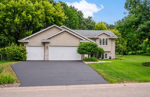 Homes For Sale - 842 Sterling Street<br/> Maplewood, MN 55119