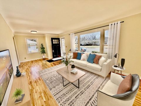 Homes For Sale - 993 Roma Avenue<br/> Saint Paul, MN 55113