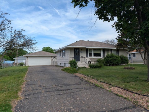 Homes For Sale - 11322 Norway Street<br/> Anoka County, Coon Rapids, MN 55448