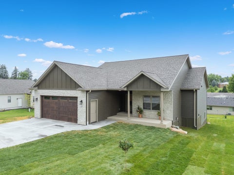 Homes For Sale - 426 8th Street<br/> Pine Island, MN 55963