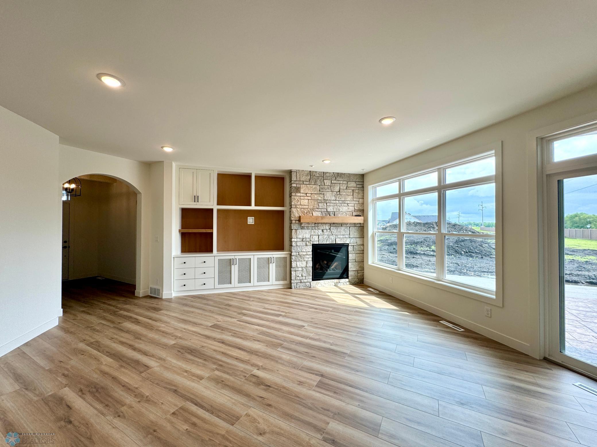 West Fargo, North Dakota 58078, United States, 3 Bedrooms Bedrooms, ,3 BathroomsBathrooms,Residential,Pending,44982