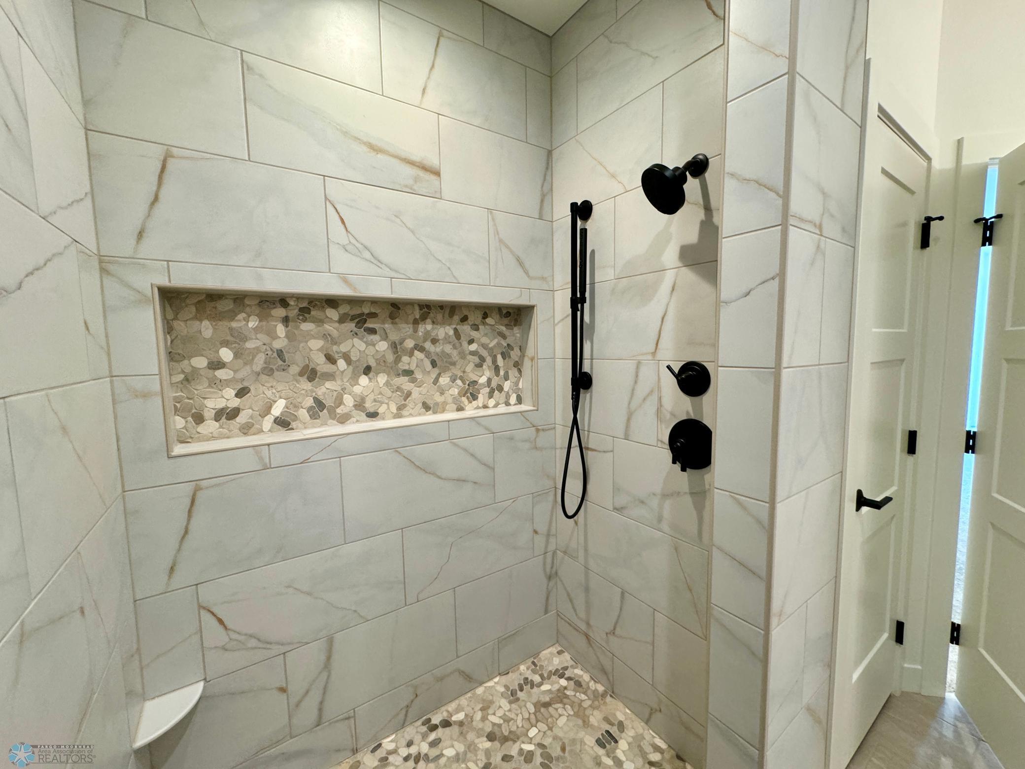 West Fargo, North Dakota 58078, United States, 3 Bedrooms Bedrooms, ,3 BathroomsBathrooms,Residential,Pending,44982