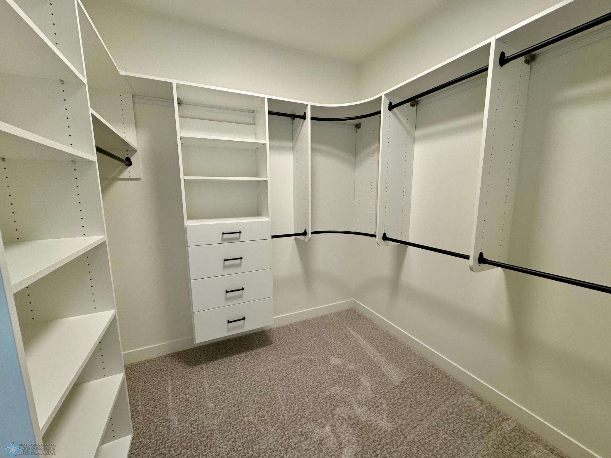 West Fargo, North Dakota 58078, United States, 3 Bedrooms Bedrooms, ,3 BathroomsBathrooms,Residential,Pending,44982