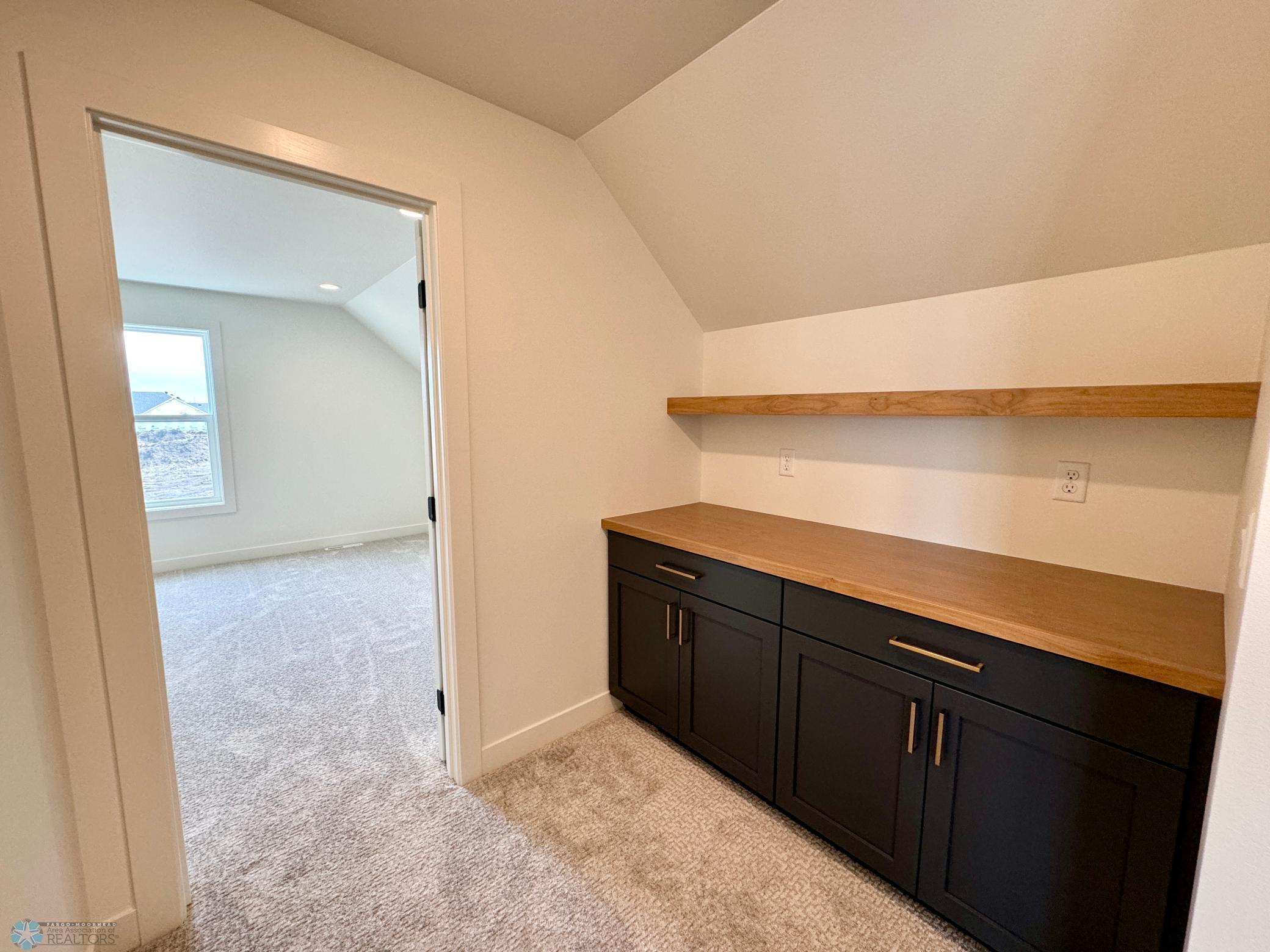 West Fargo, North Dakota 58078, United States, 3 Bedrooms Bedrooms, ,3 BathroomsBathrooms,Residential,Pending,44982