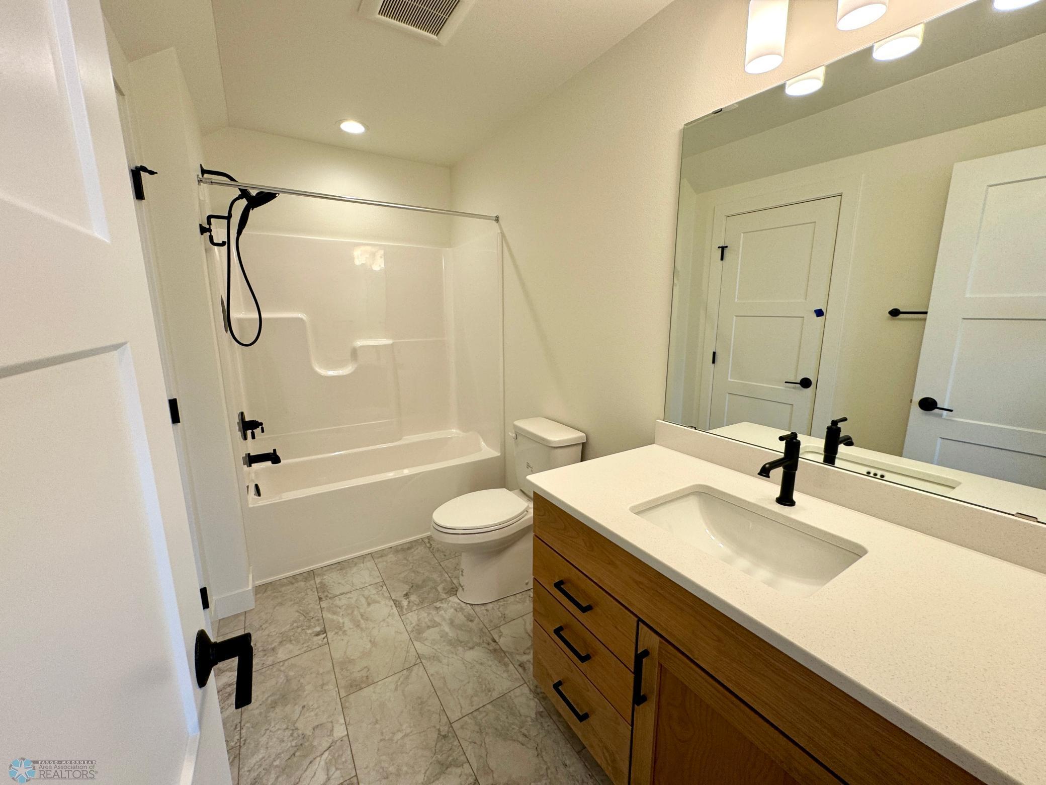 West Fargo, North Dakota 58078, United States, 3 Bedrooms Bedrooms, ,3 BathroomsBathrooms,Residential,Pending,44982