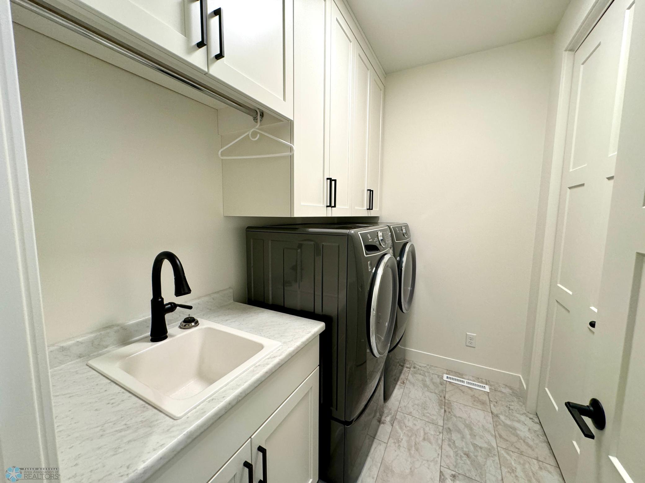 West Fargo, North Dakota 58078, United States, 3 Bedrooms Bedrooms, ,3 BathroomsBathrooms,Residential,Pending,44982