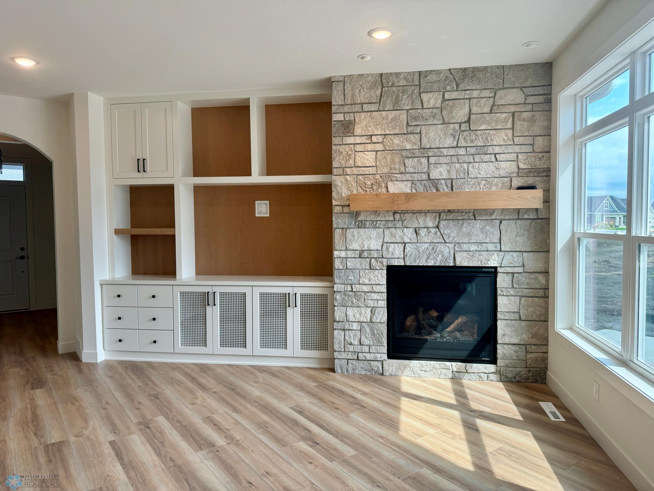 West Fargo, North Dakota 58078, United States, 3 Bedrooms Bedrooms, ,3 BathroomsBathrooms,Residential,Pending,44982