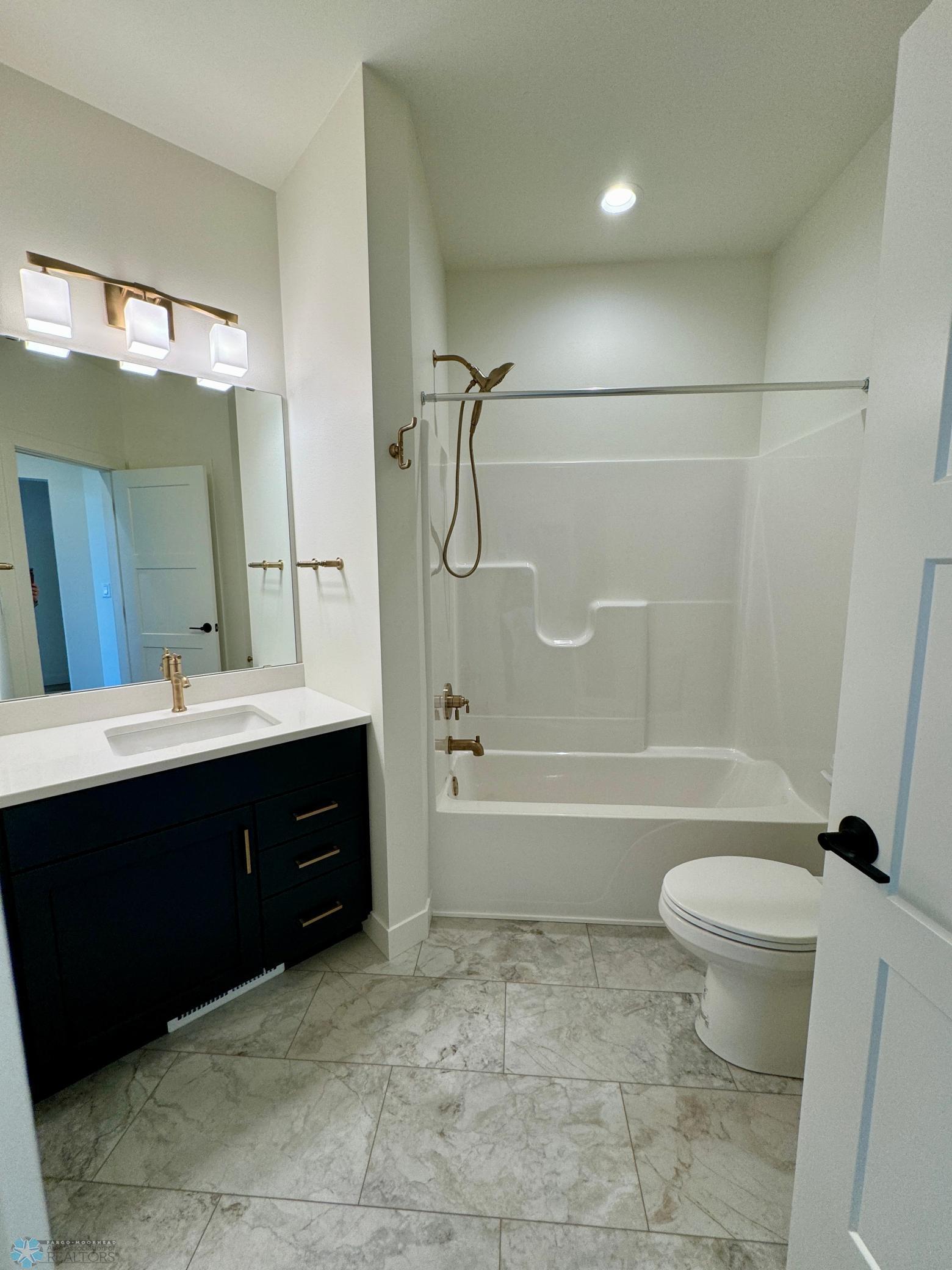 West Fargo, North Dakota 58078, United States, 3 Bedrooms Bedrooms, ,3 BathroomsBathrooms,Residential,Pending,44982