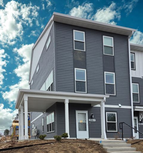 Townhouse For Sale - 2155 Ivy Avenue<br/> Saint Paul, MN 55119