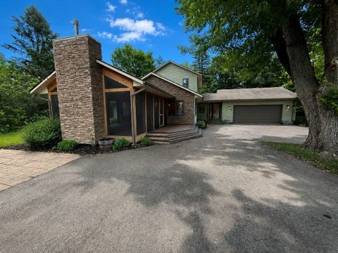 Homes For Sale - 4596 Lilac Lane<br/> Lake Elmo, MN 55042