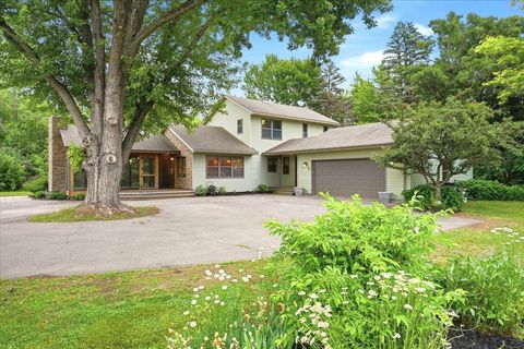 Homes For Sale - 4596 Lilac Lane<br/> Lake Elmo, MN 55042