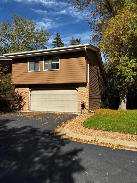 Townhouse For Sale - 14216 Chestnut Drive<br/> Eden Prairie, MN 55347