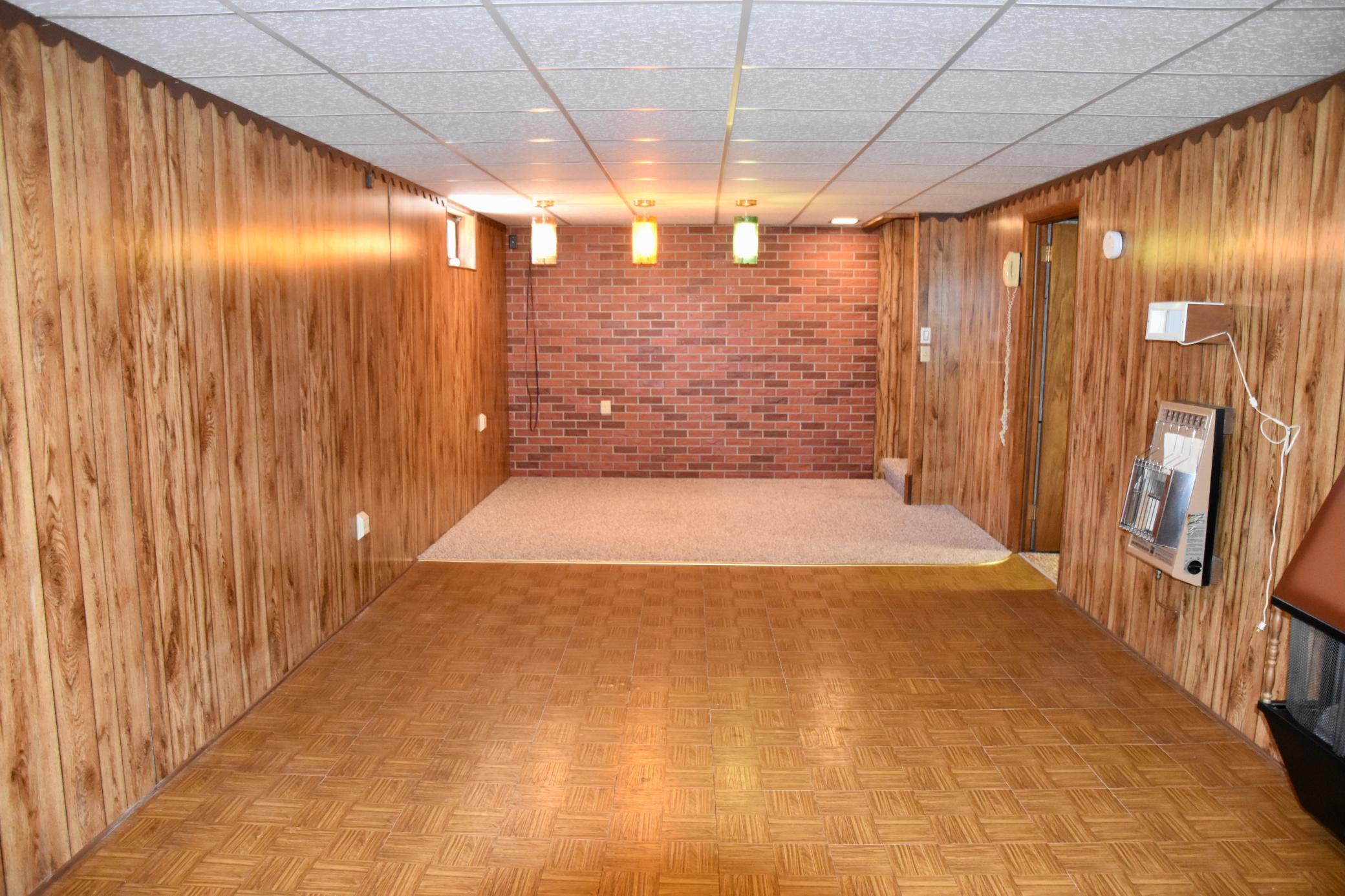 619 Ash Road, Worthington, Minnesota image 27