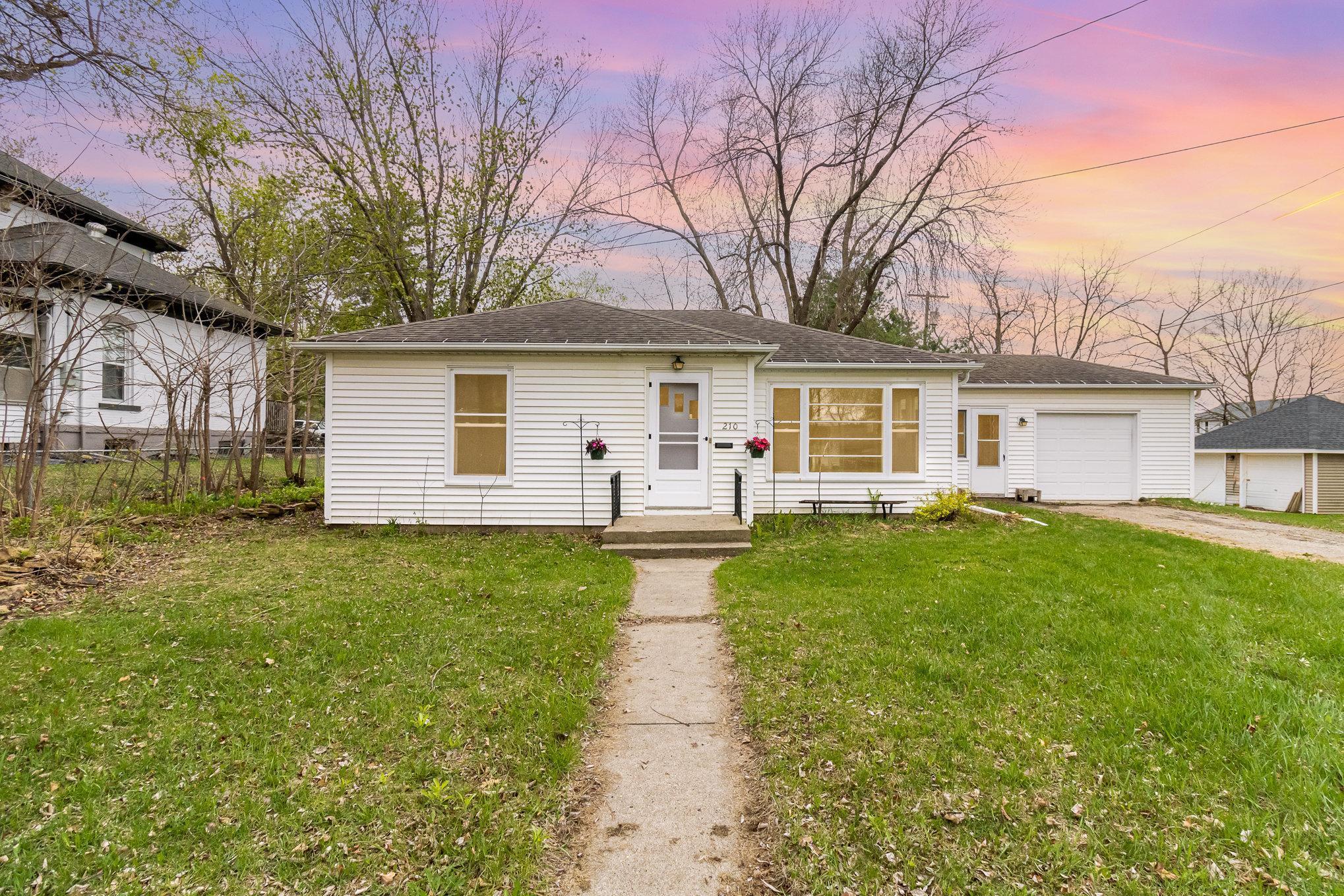 210 Davis Street, Le Sueur, Minnesota image 1
