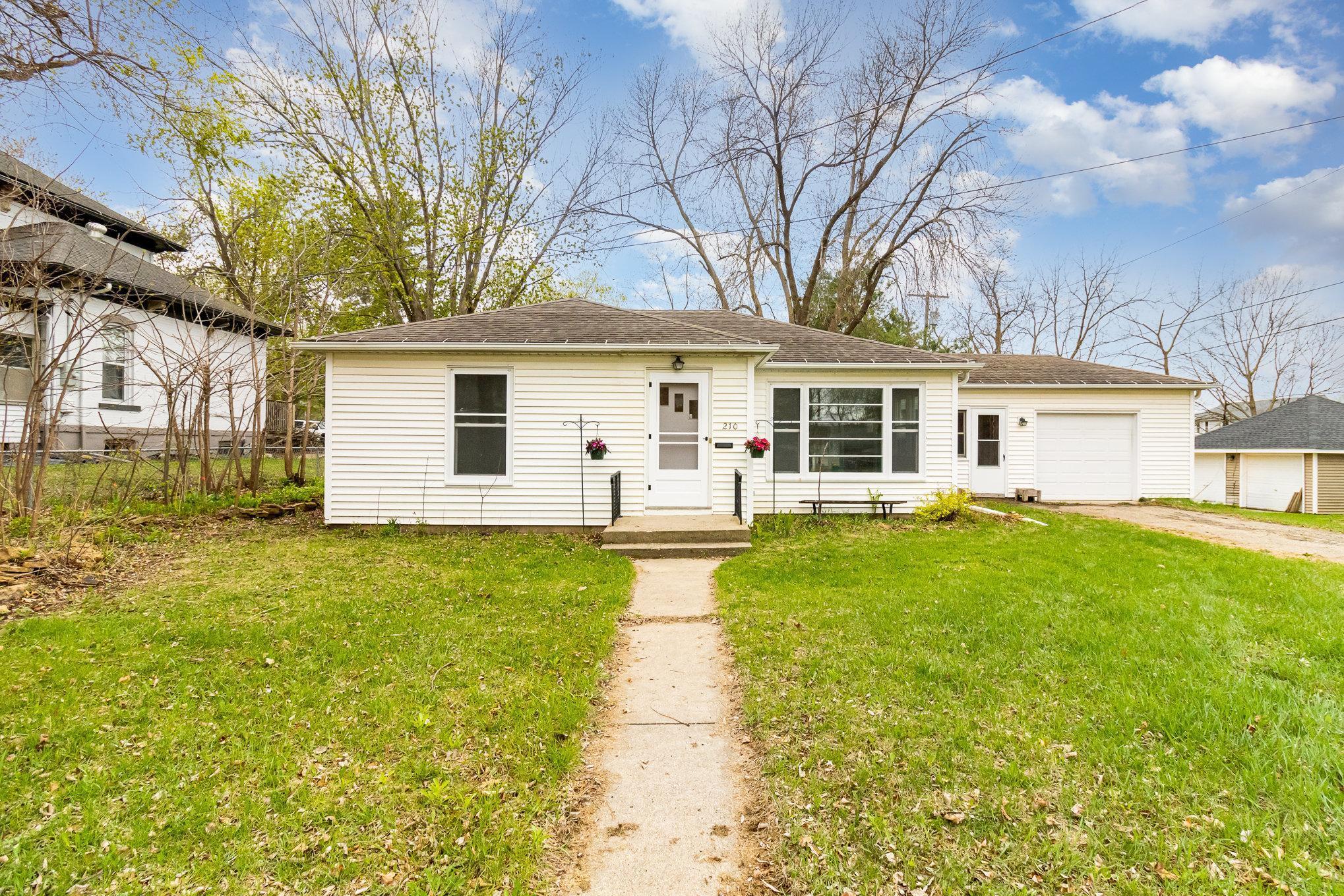 210 Davis Street, Le Sueur, Minnesota image 2