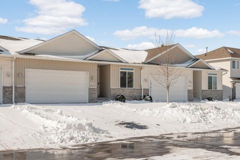 Townhouse For Sale - 4130 Blakewood Drive<br/> Shakopee, MN 55379