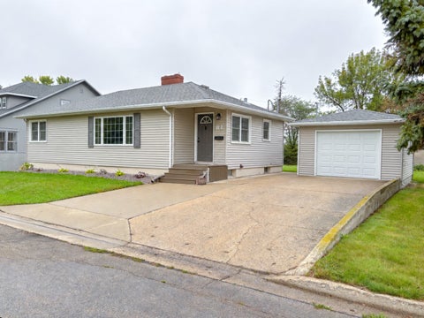 Homes For Sale - 81 4th Avenue<br/> Wahpeton, ND 58075