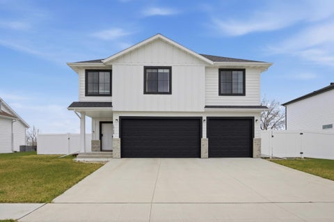 Homes For Sale - 10158 Burgundy Drive<br/> Horace, ND 58047