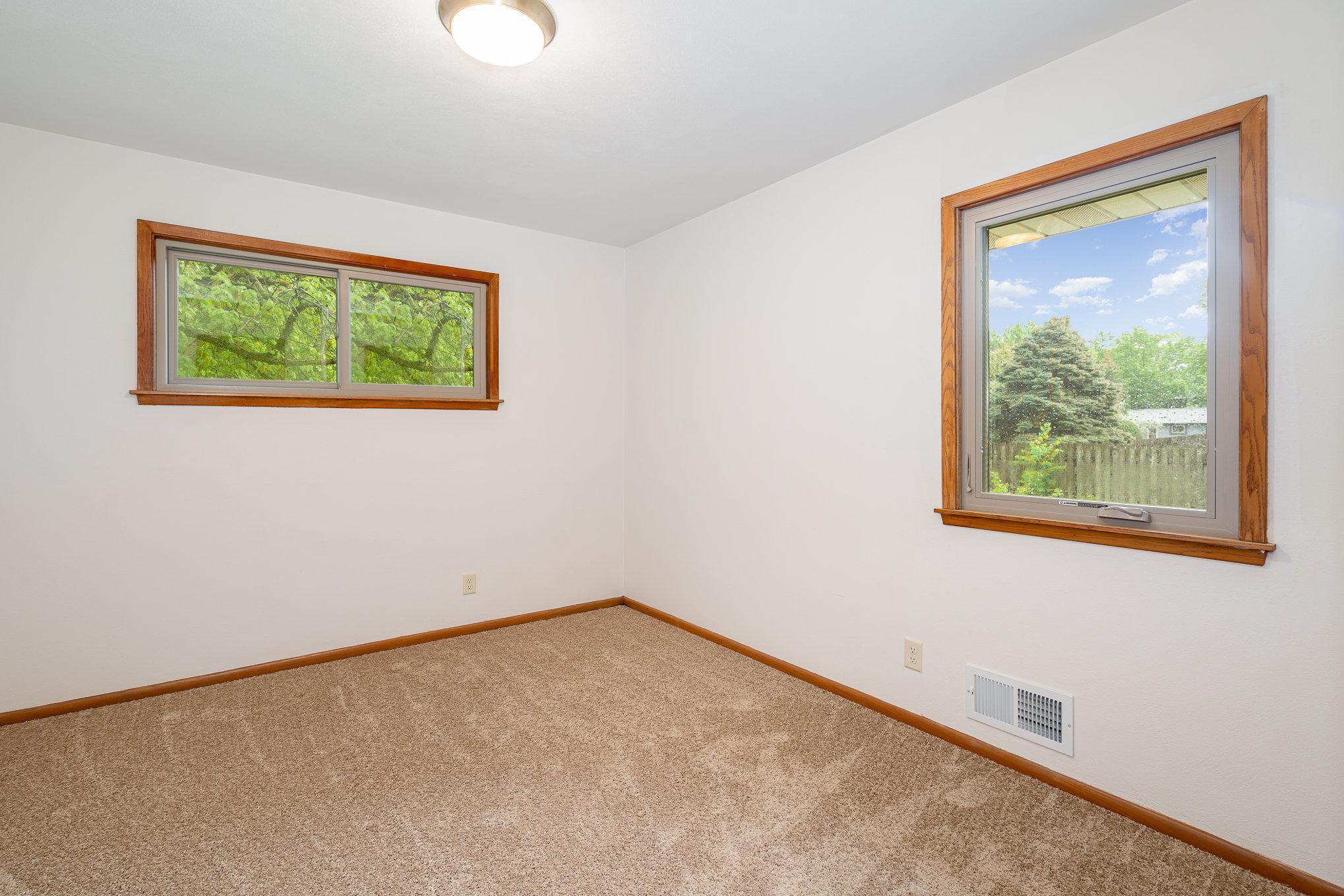 328 County Road B2, Roseville, Minnesota image 12