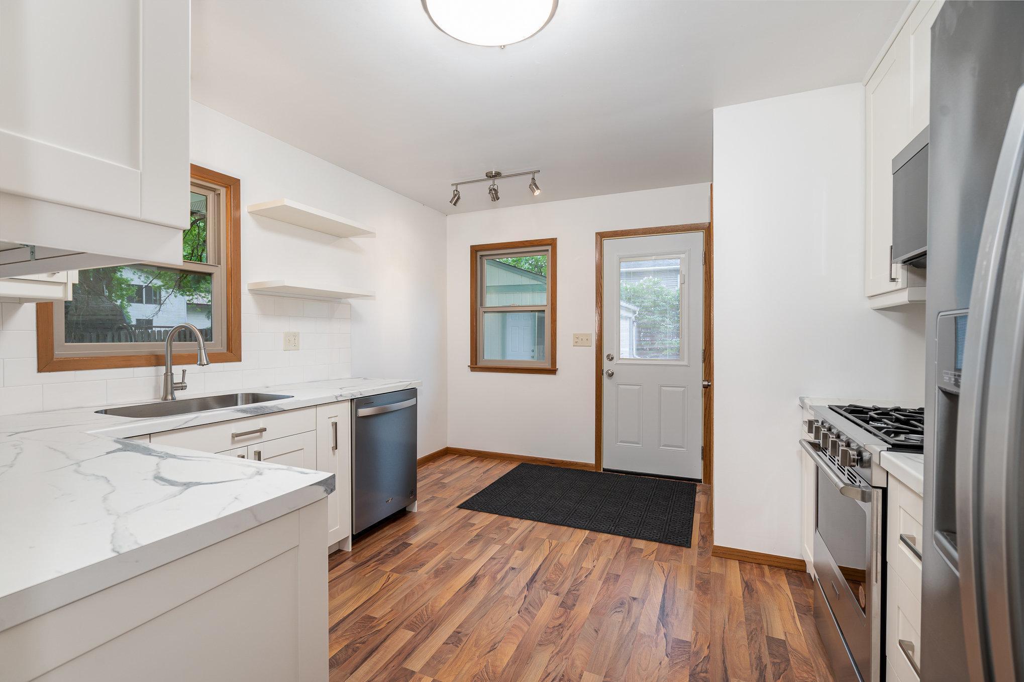 328 County Road B2, Roseville, Minnesota image 4