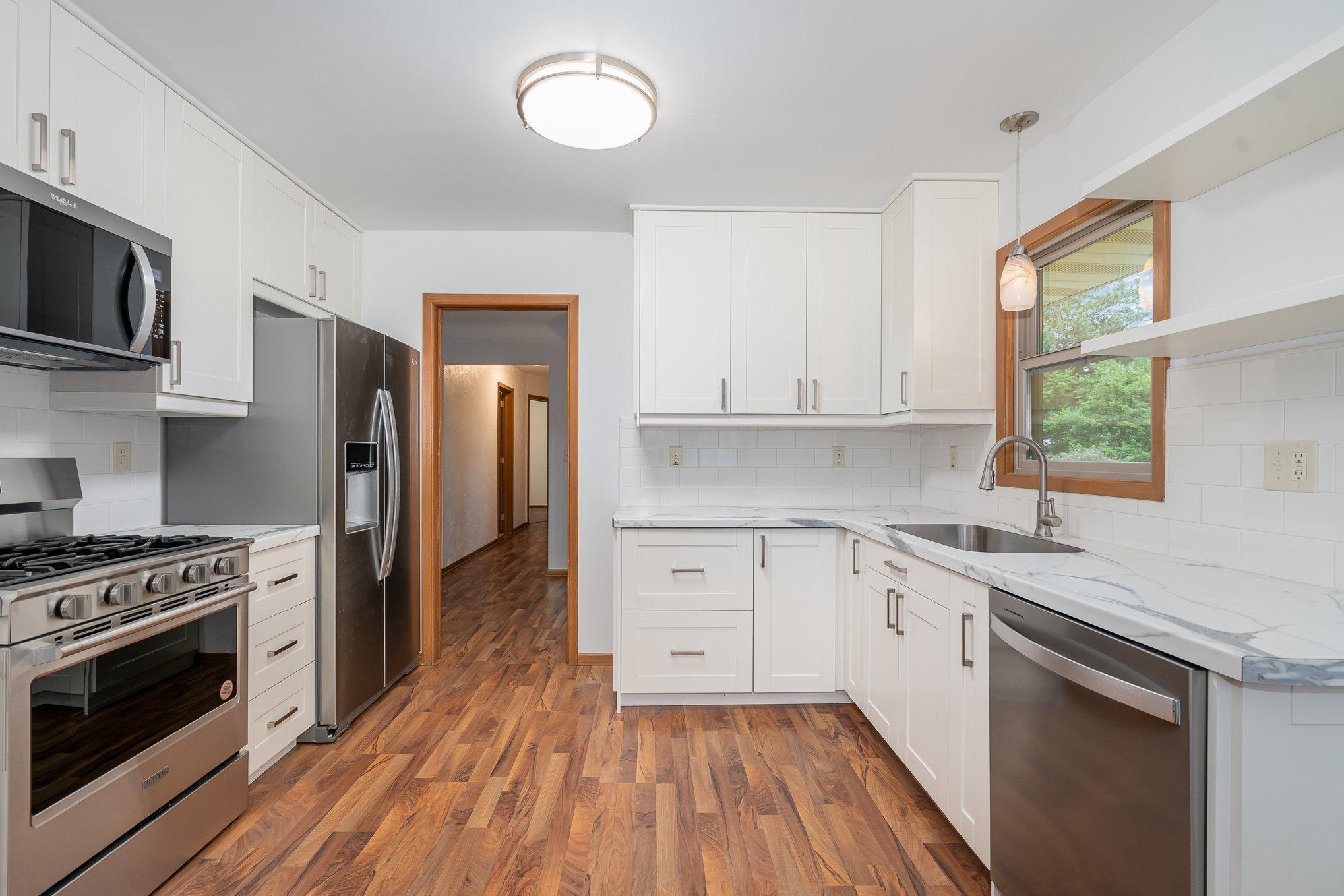 328 County Road B2, Roseville, Minnesota image 3