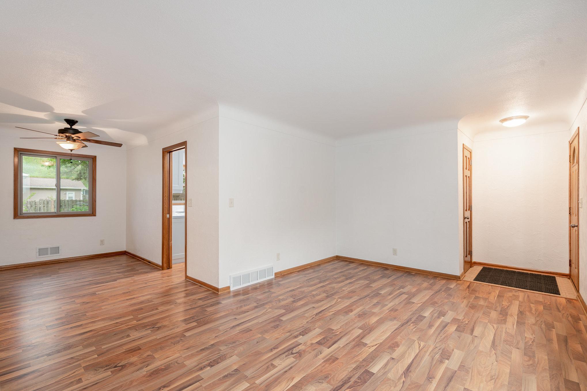 328 County Road B2, Roseville, Minnesota image 6
