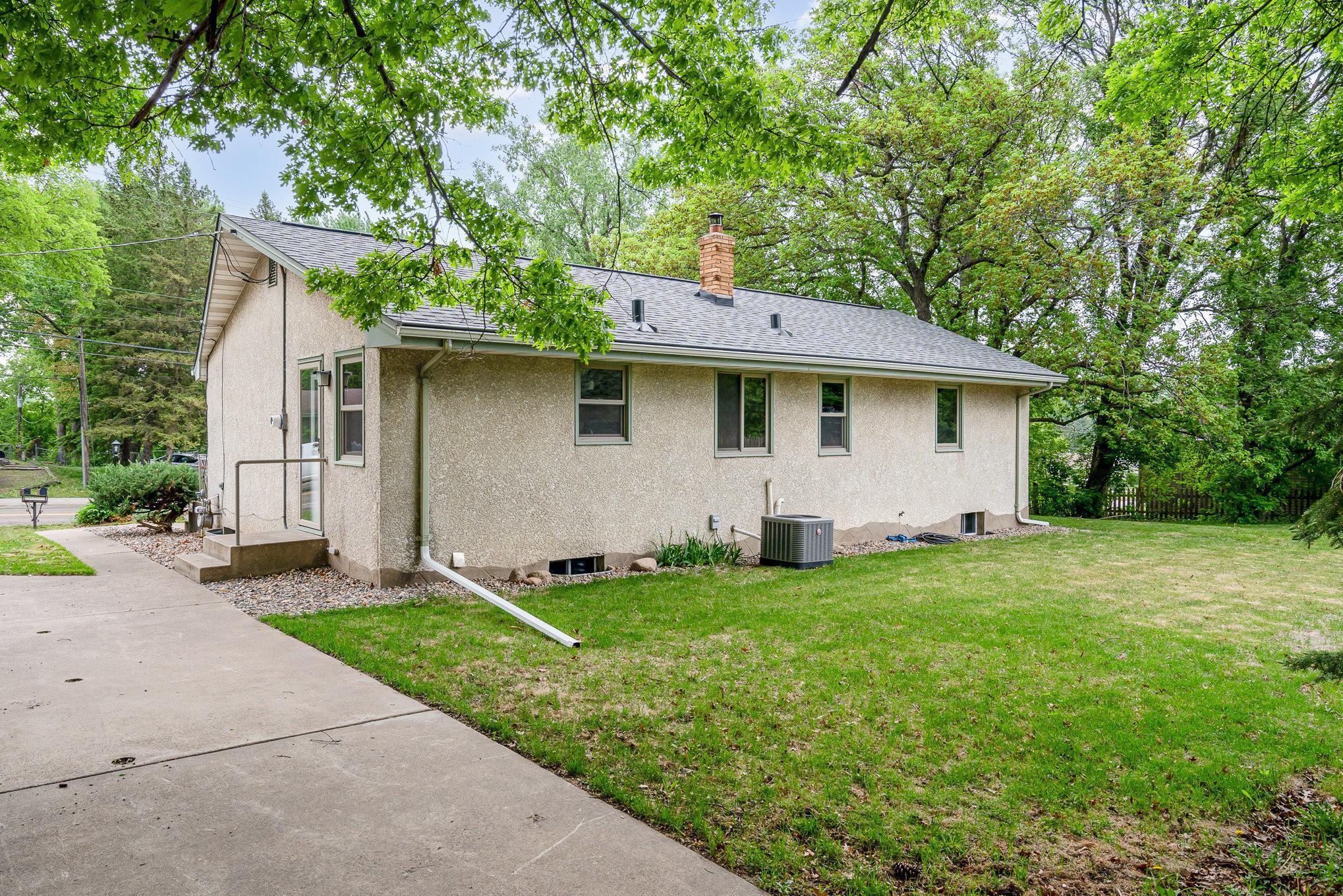 328 County Road B2, Roseville, Minnesota image 18