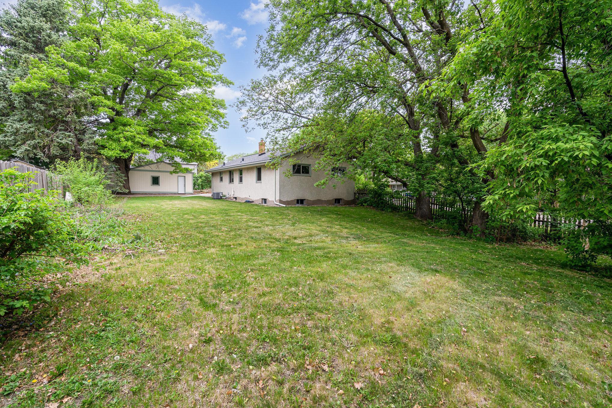 328 County Road B2, Roseville, Minnesota image 19
