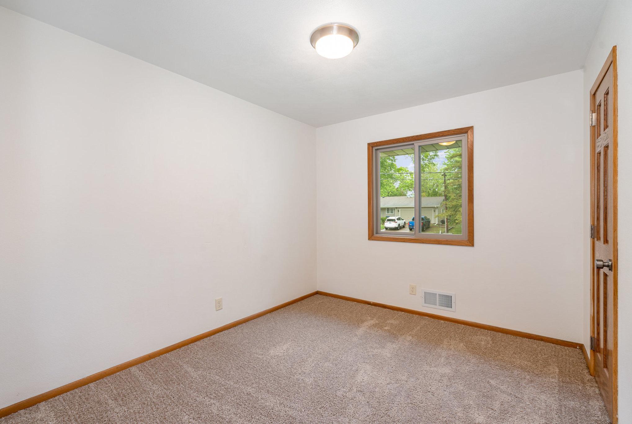 328 County Road B2, Roseville, Minnesota image 10